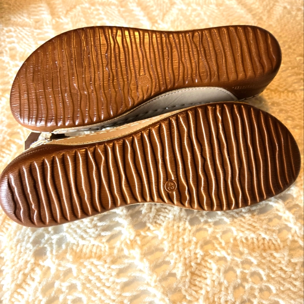 Sandals - Picture 2 of 3